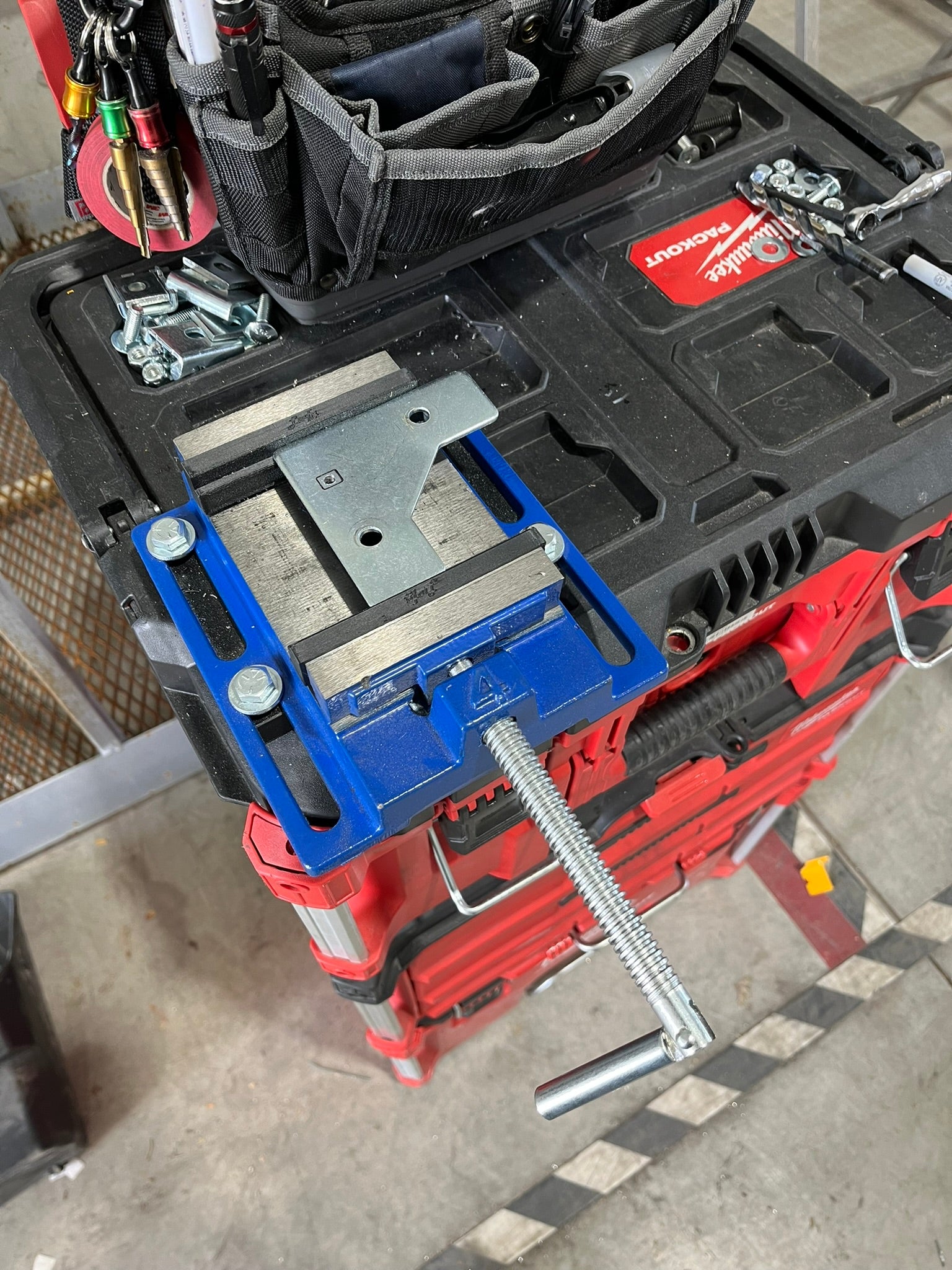 milwaukee packout system vise